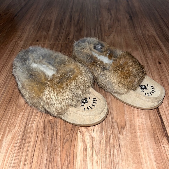 Soft Moc Cute 5 Rabbit Fur Moccasins (Size 7) - Picture 1 of 5